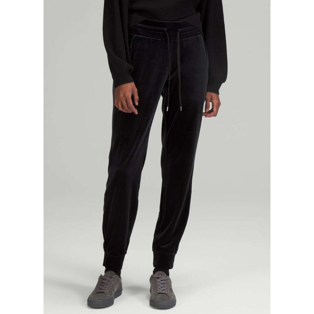 Lululemon Ready to Crush High-Rise Velour Jogger in Black Size 10